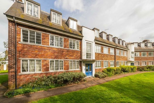 Green Avenue, NW7, London - Photo 1