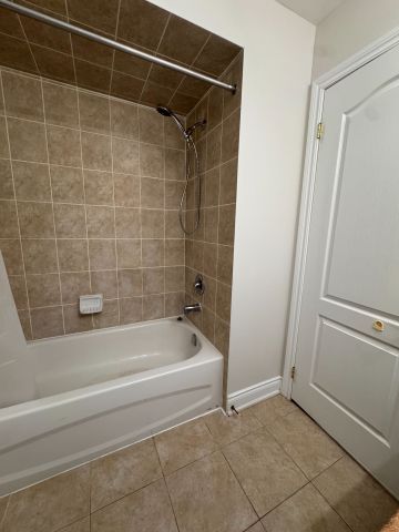 For Lease - 43 Mack Clement Lane, Richmond Hill, Ontario - Photo 3