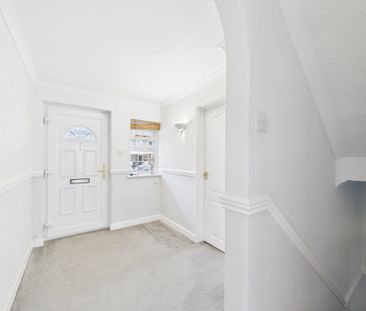 Brackenhill Close, Bromley, BR1, London - Photo 2