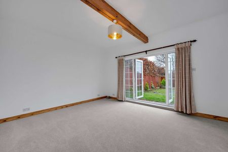 Located in an exclusive Guildford location and close to fantastic riding/walking country, a detached four bedroom property within a short drive from town centre and stations. - Photo 4