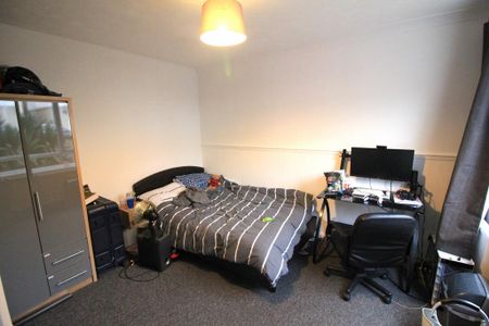 4 bedroom terraced house to rent - Photo 5