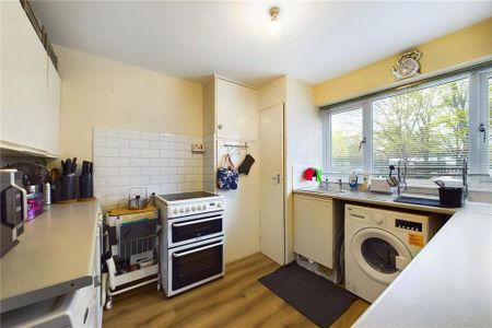 2 bedroom end of terrace house to rent - Photo 2