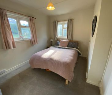 2 bedroom cottage to rent - Photo 2