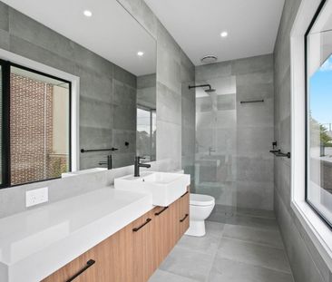 High end, Luxurious, two bedoom apartment - Photo 6