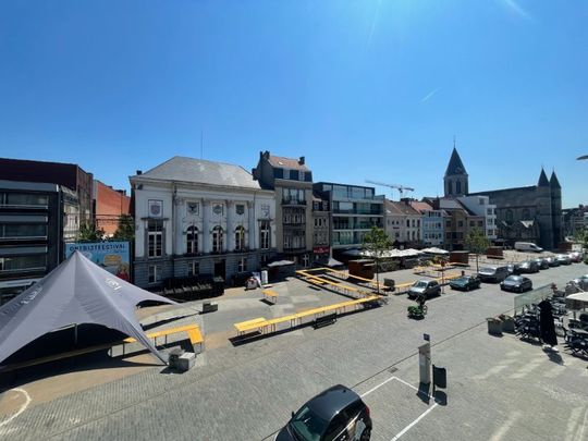 Gerenoveerd appartement met terras op de Markt van Deinze - Photo 1