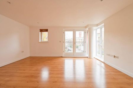 2 bedroom mews to rent - Photo 3
