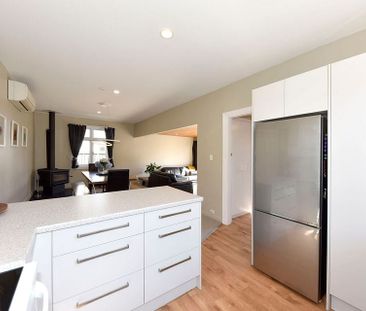 Large Character 2 Bedroom Home - Photo 6