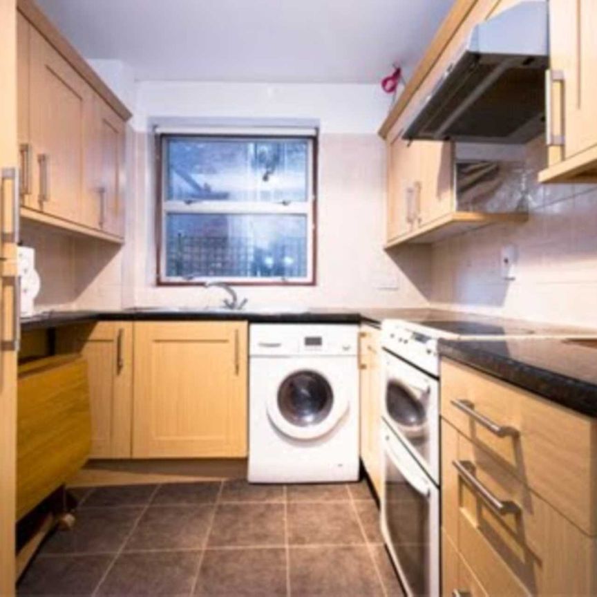 2 bed flat to rent - Photo 1