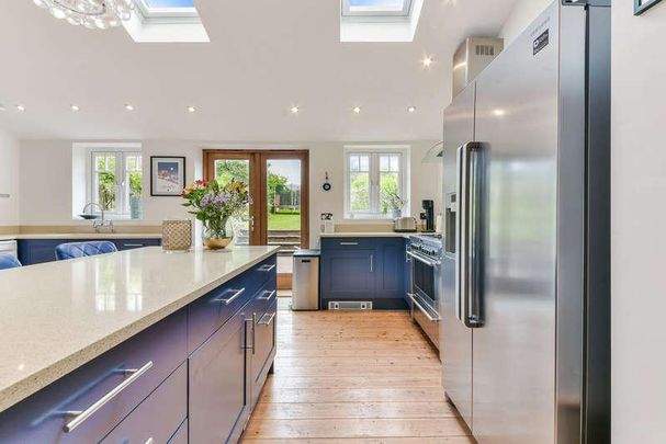 Chart Lane, RH2 - Photo 1