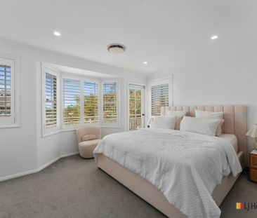 Spacious, Stylishly Updated Family Home with Exceptional Outdoor Space - Photo 3
