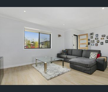 Conveniently Located Lowset Home - Photo 5