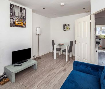 2 bedroom maisonette to rent - Photo 3