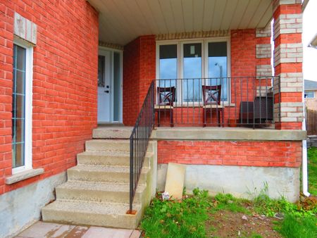 For Lease - 302 Stanley Street, Barrie, Ontario - Photo 3