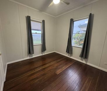 RIVERVIEW LIVING AT ITS BEST! - Photo 4