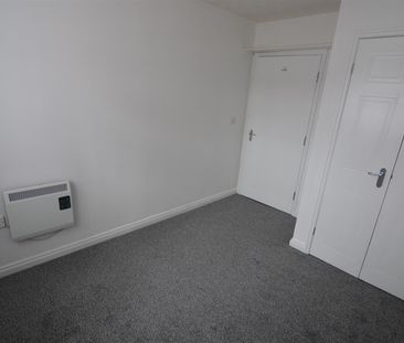 Elm Court, BEBINGTON CH63 - Photo 4