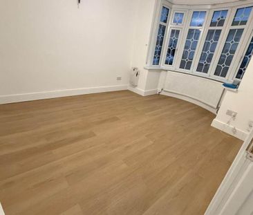 4 bedroom semi-detached house to rent - Photo 5