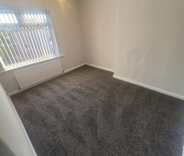 3 bedroom end of terrace house to rent - Photo 2