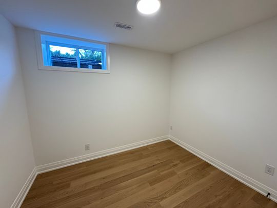 For Lease - 1 Random Street, Toronto, Ontario - Photo 1