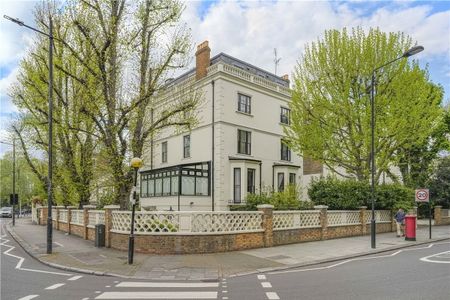 A fabulous, well presented and naturally bright three bedroom lateral apartment set on the third floor of this detached period villa on one of the most sought-after roads in Holland Park. EPC rating: C - Photo 5