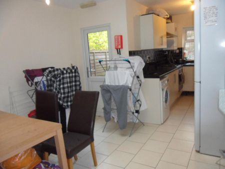 1 bedroom in a house share to rent - Photo 5