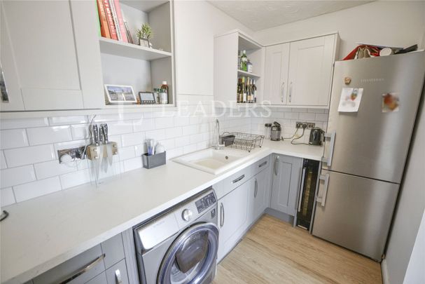 2 bedroom apartment to rent Wells Street, Chelmsford, Essex, CM1 - Photo 1