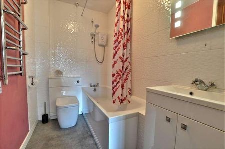 Romana Court, Sidney Road, Staines-upon-thames, Surrey, TW18 - Photo 2