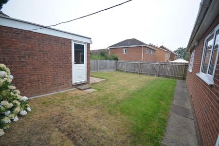 2 bedroom detached bungalow to rent - Photo 5