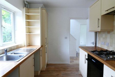 3 bedroom semi-detached house to rent - Photo 2