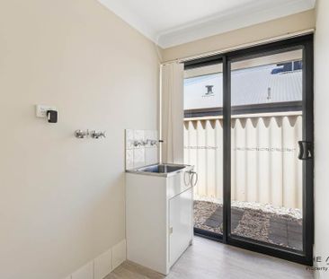 Spacious Family Home with Large Backyard - Photo 5