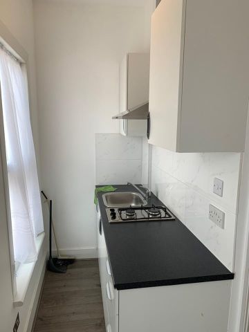 Studio Flat, Heron Mews, IG1 - Photo 4