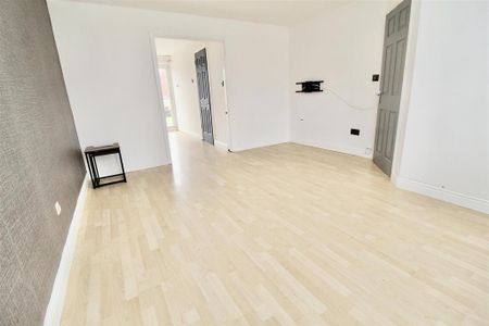 3 bedroom semi-detached house to rent - Photo 2