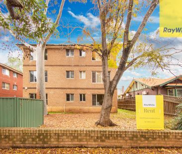 TWO BEDROOOM APARTMENT IN HARRIS PARK - Photo 1