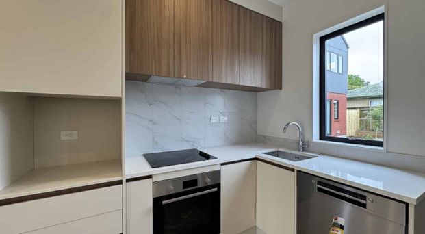 Brand-New in Māngere Bridge – Contemporary Living with Convenience - Photo 1