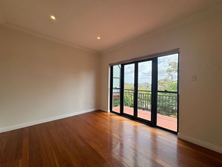 Modern 4-Bedroom Duplex with River Views | Spacious Family Living - Photo 4