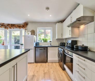 3 bedroom semi-detached house to rent - Photo 2