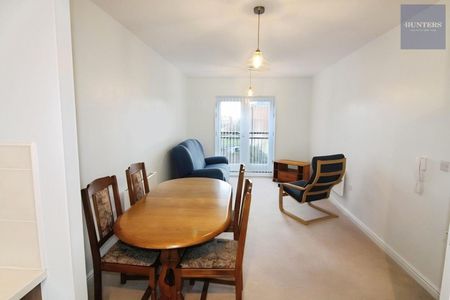 2 bedroom Flat To Let - Photo 2