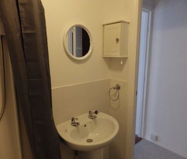 Studio Flat, Tremona Court, SO16 - Photo 2