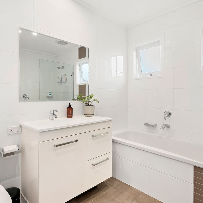 5 Annette Place, Belrose NSW 2085 - House For Rent | Domain - Photo 1