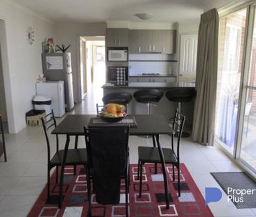 "Open plan, family living" - Photo 4