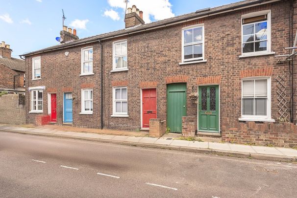 Available unfurnished now - Photo 1