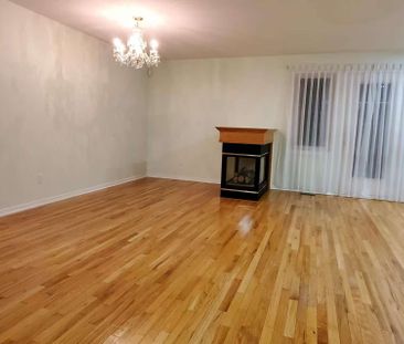 For Lease - 31 Thornbury Crescent, South of Baseline to Knoxdale, O... - Photo 1