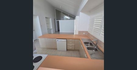 Prestigious Woongarra Scenic Drive - Beachside Living at Exceptional Value! - Photo 2