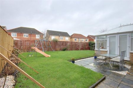 4 bedroom detached house to rent - Photo 2