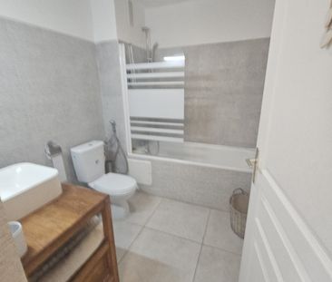 Location Appartement 2 pièces 48m² ST DENIS 97400 - Photo 4