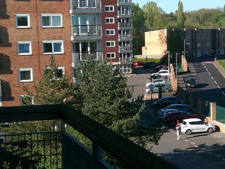 1 Bed Flat, Lakeside Rise, M9 - Photo 2