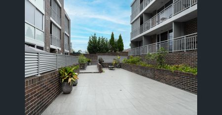 Move in ready studio apartment! - Photo 2