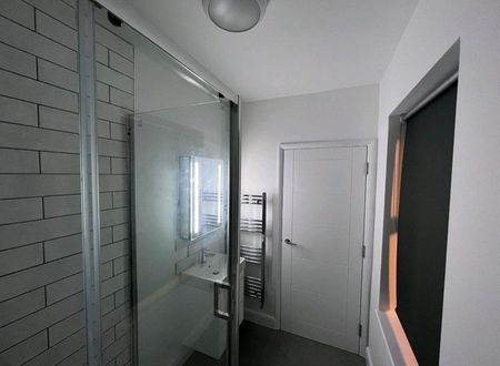 Room in a Shared House, Wood Street, E17 - Photo 5