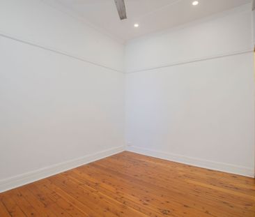 Oversized 2 Bedroom Apartment - Photo 2