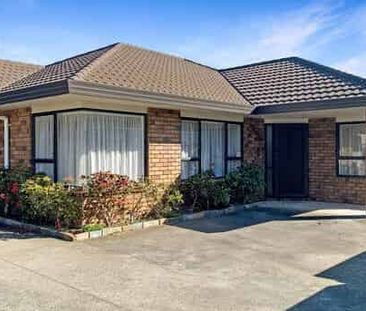 LEVIN - 3 BEDROOM - Photo 5