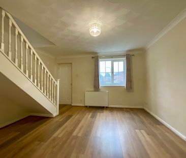 2 bedroom Semi-Detached House to let - Photo 2